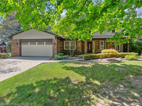 41101 Croydon Ct, Northville, MI 48168