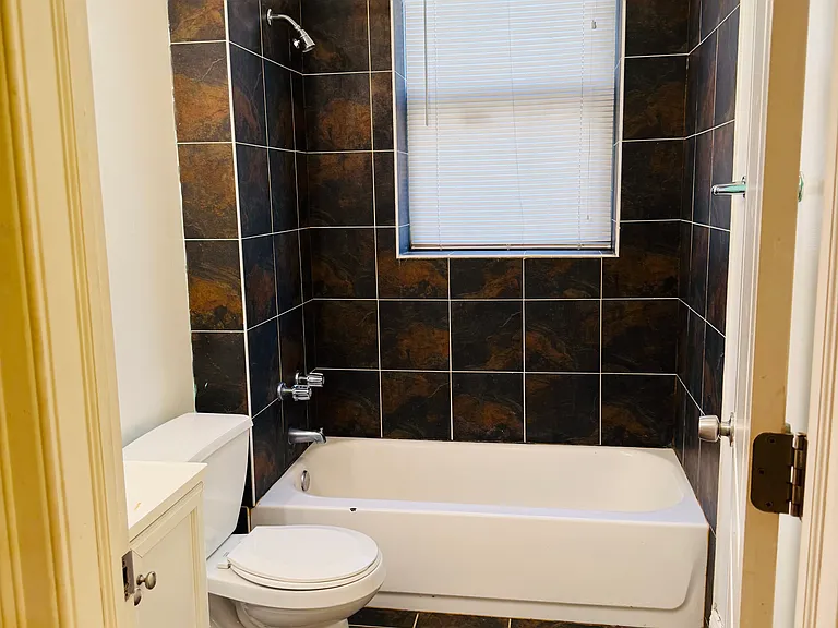 6217 S Woodlawn Ave #1 — Photo 9