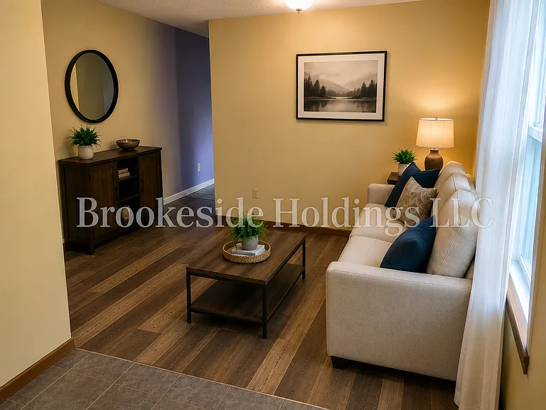 201 E Clark St — Photo 4