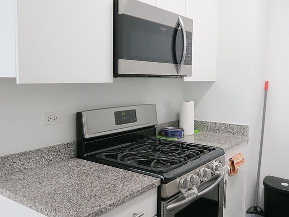 4th image of 505 W 37th St APT 2006