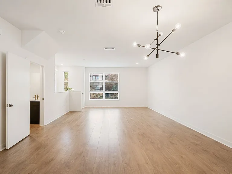2700 E Chaucer St #14 — Photo 11