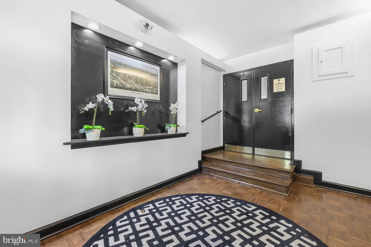 Macarthur Park Condominium — Photo 3