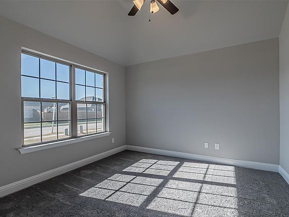 3rd image of 422 Oleander Dr
