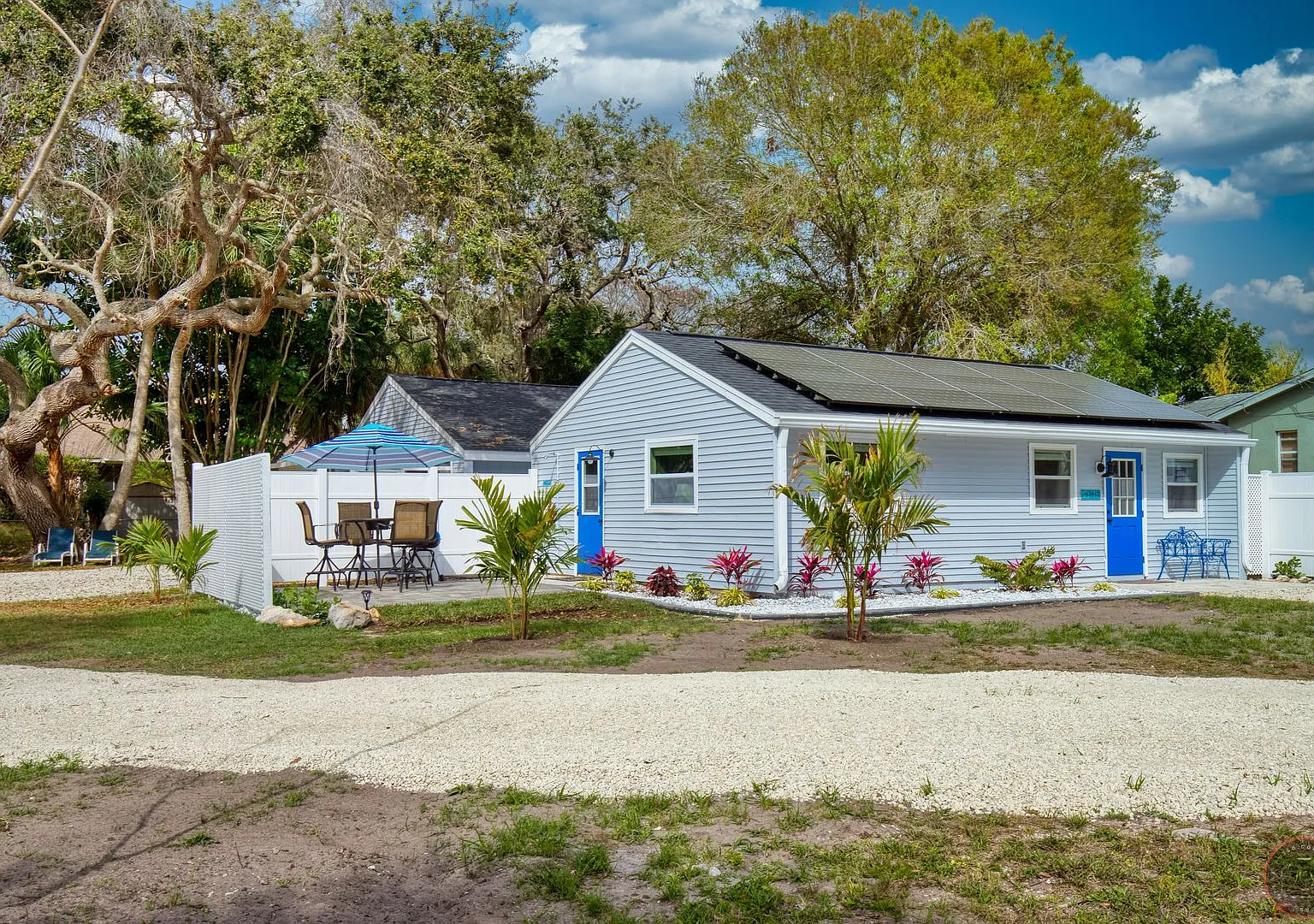 Annual Cottage minutes from Manasota Key Beach! (2 Units on Property) — Photo 1