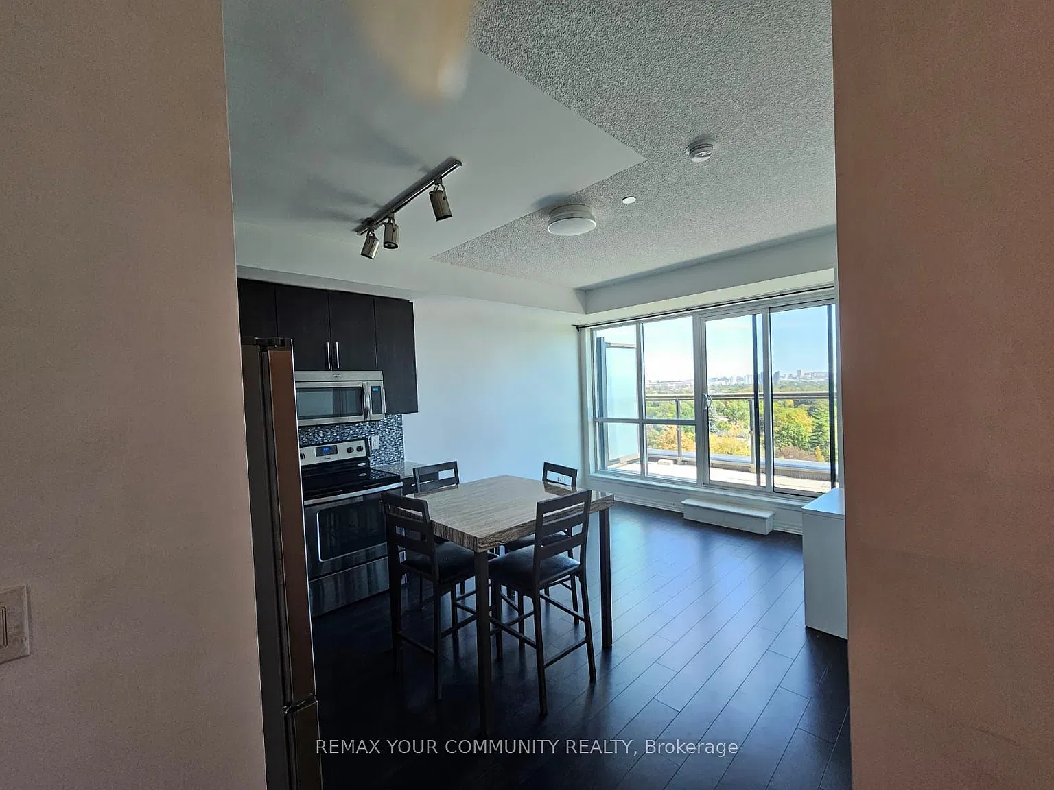 2 bed, $2,100 — Photo 4