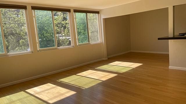 1st image of 2542 N Beachwood Dr #5