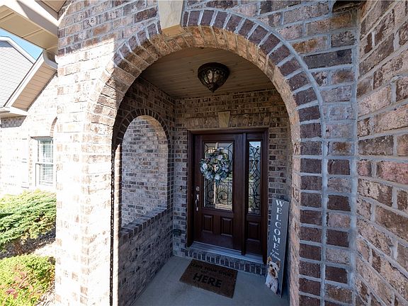 4th image of 3079 Warwick Dr