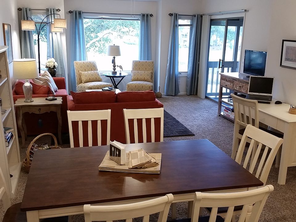 Expansive living area with infinity views