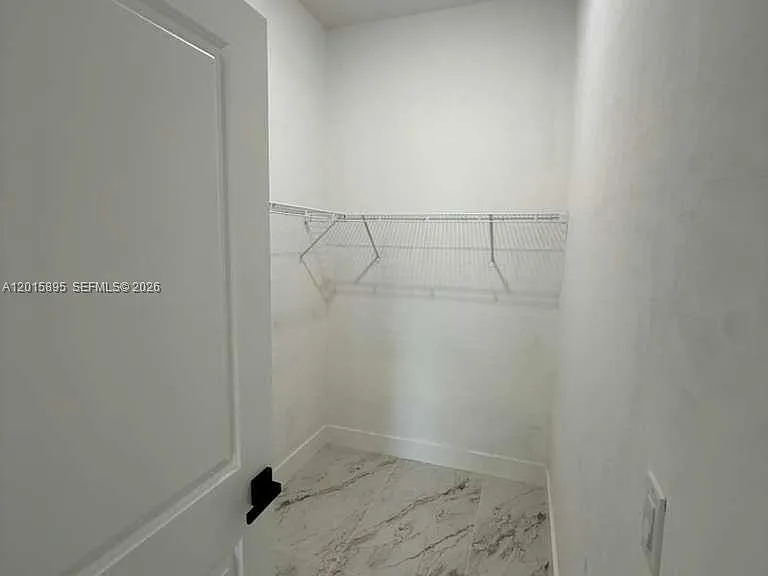908 Winters St E — Photo 11