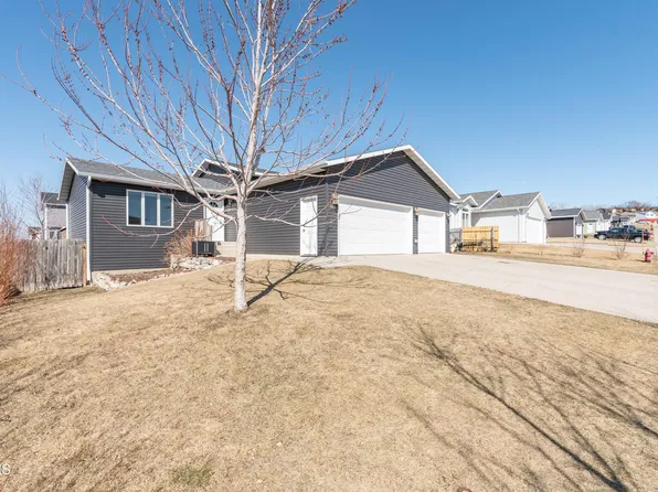 4716 Impala Ct NW, Mandan, ND 58554