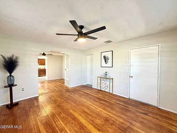 5th image of 9324 San Pedro Dr