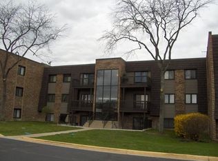 1484 Stonebridge Cir APT B5, Wheaton, IL 60189