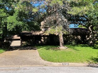 1724 Spring Lake Dr, Arlington, TX 76012