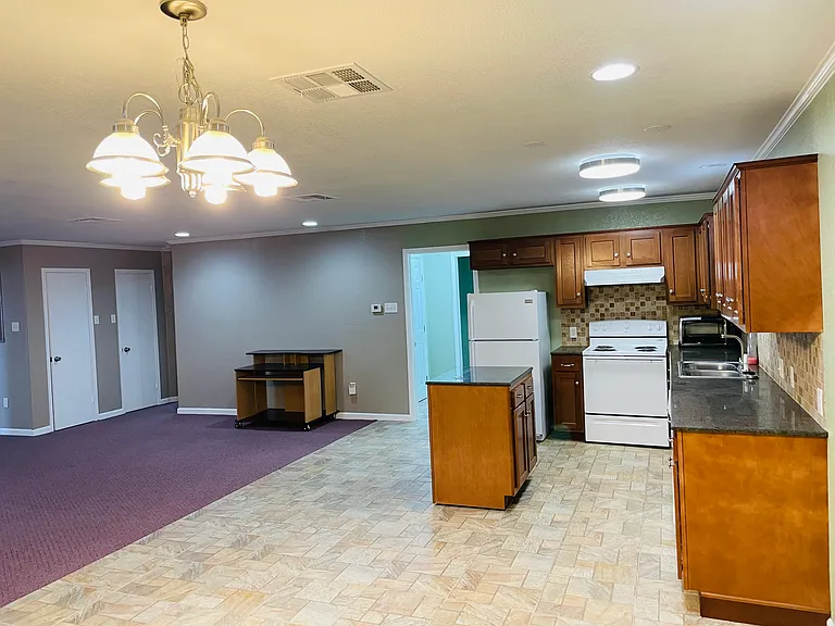 306 S Davis St — Photo 4