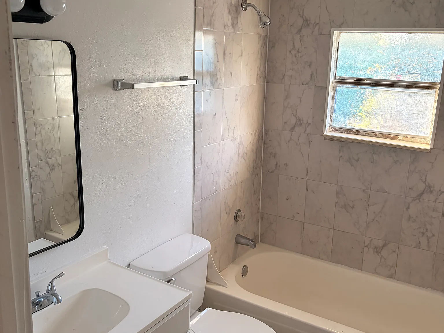 2 bed, 667 sqft, $1,050 — Photo 2
