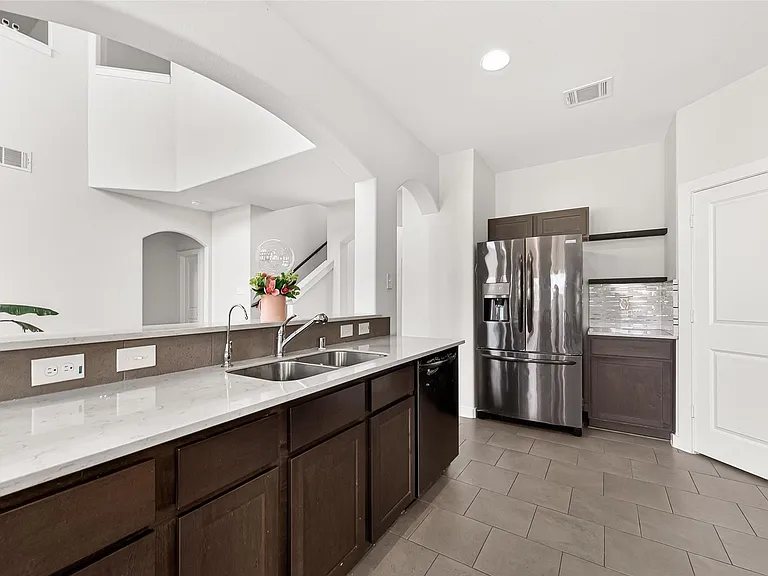6803 Alamitos Ct — Photo 14