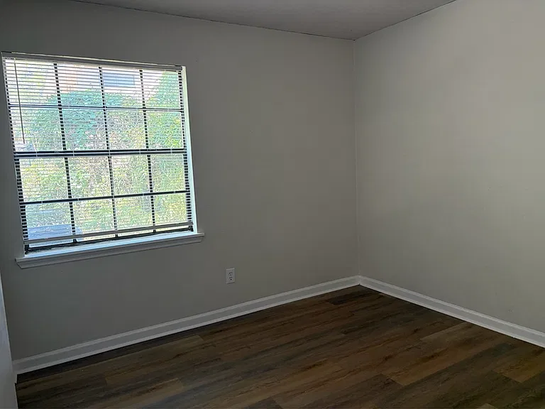 220 Atkinson Dr #D — Photo 13
