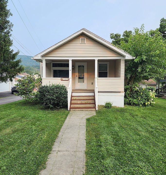 Front Entrance / Porch