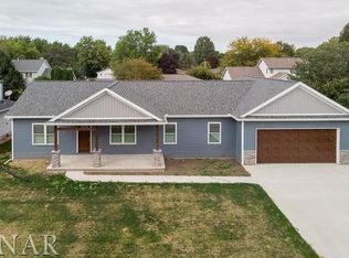 601 Thomas Dr, Heyworth, IL 61745