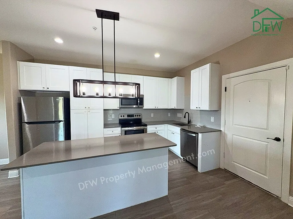 4 bed, 3.0 bath, 1965 sqft, $2,375 — Photo 3