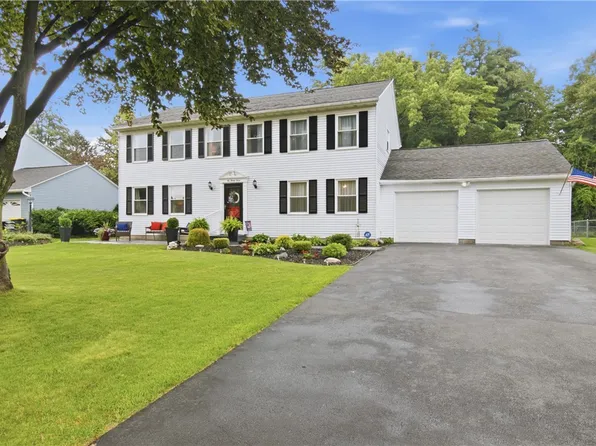 233 Round Pond Ln, Rochester, NY 14626