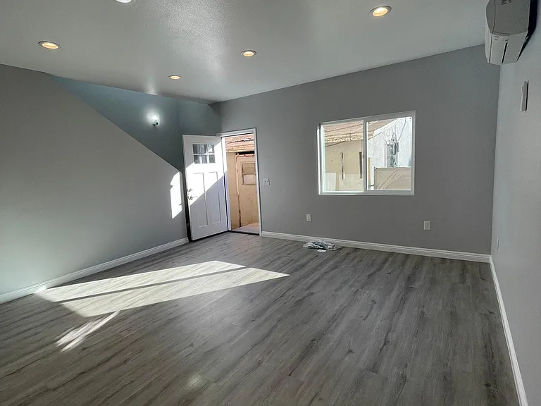 3824 Teak St — Photo 6