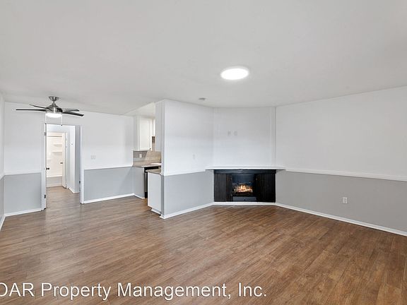 3rd image of 900 Loma Ave Unit 8