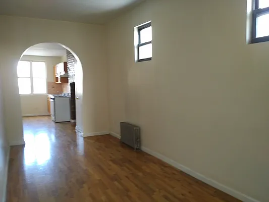 Rented by Metroperty Realty LLC | media 19