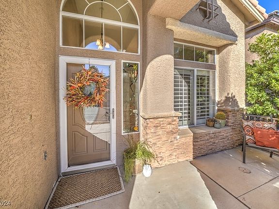 4th image of 10136 Hill Country Ave