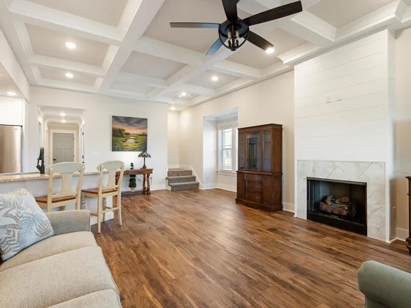 182 Sunset Cove Dr, Rossville, GA 30741