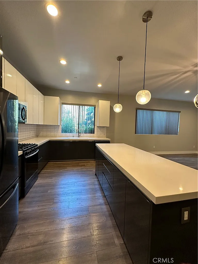 3 bed, 2.5 bath, 1532 sqft, $4,950 — Photo 3