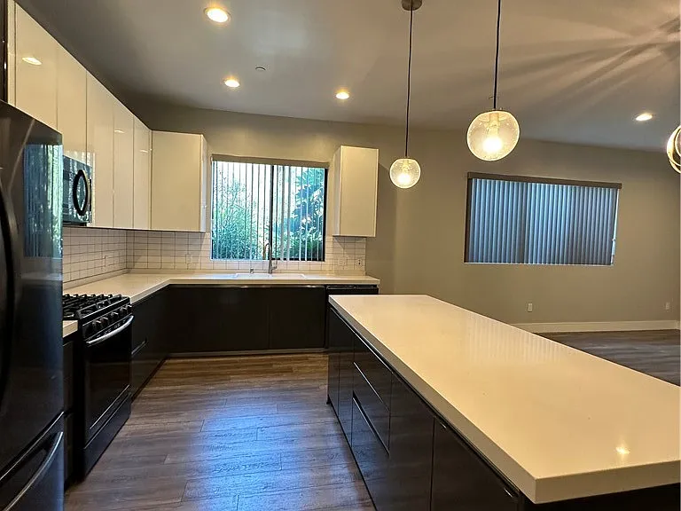 330 Salem St #102 — Photo 3