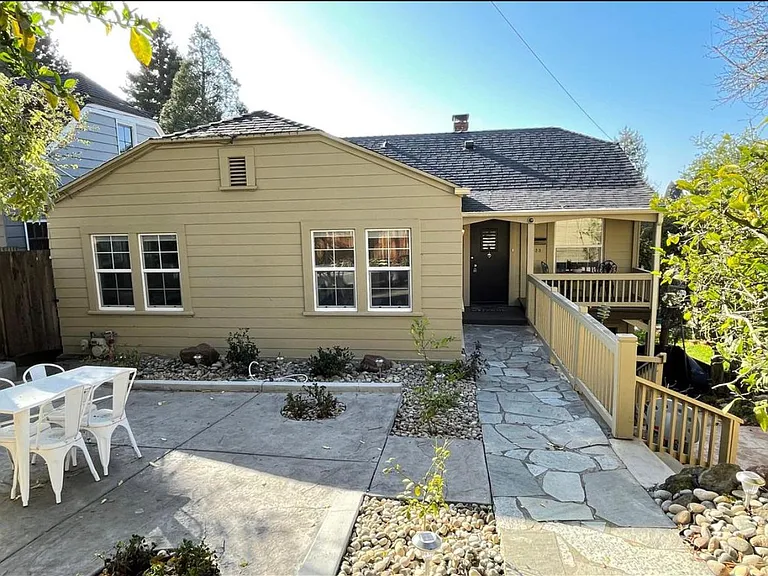 833 Coventry Rd — Photo 18