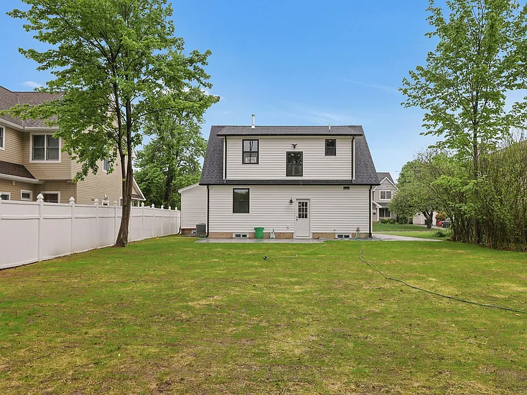 134 Johnson Ave — Photo 29