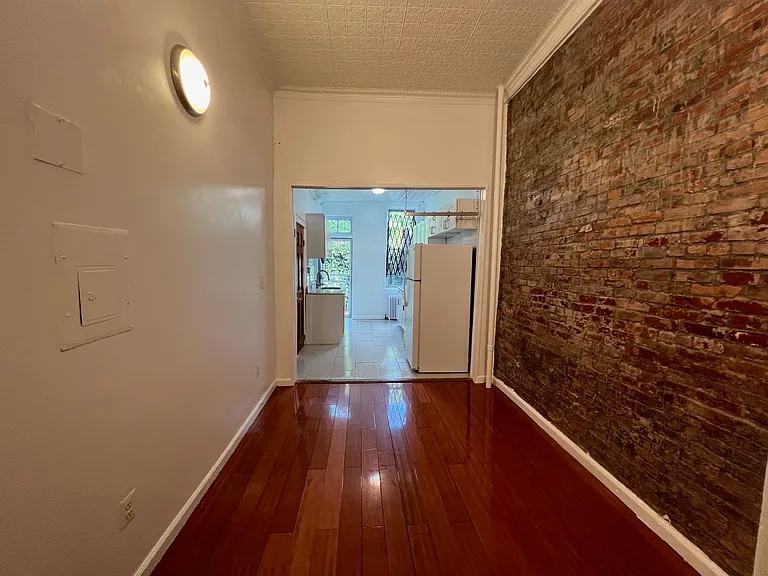 223 Van Brunt St #1R — Photo 7