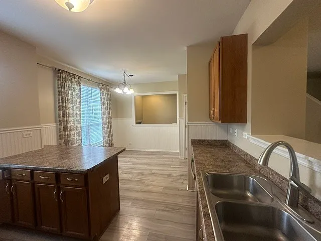 3 bed, 2.5 bath, 1600 sqft, $2,650 — Photo 2