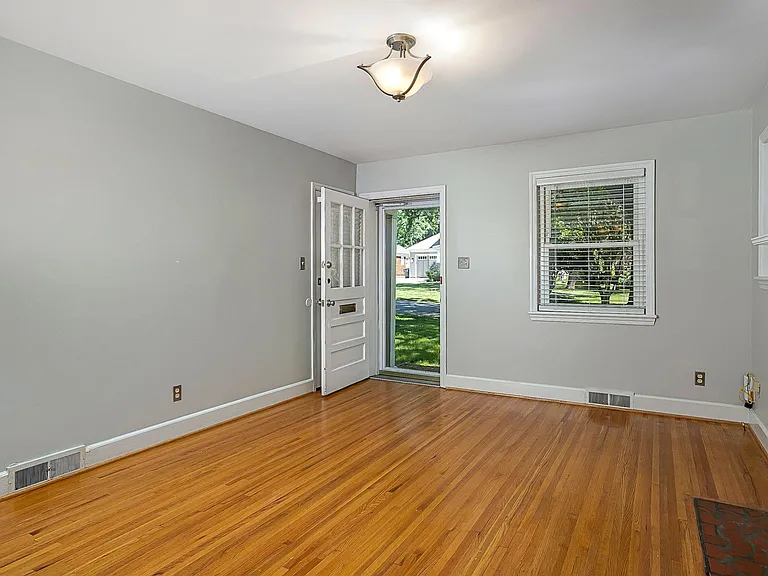 2304 Floral Ave — Photo 2