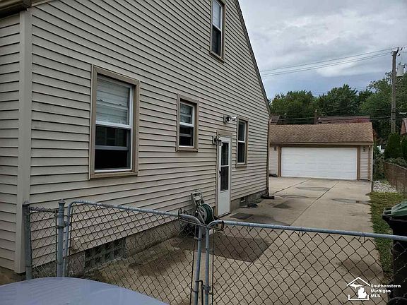 2nd image of 2930 2980 Saint Paul St