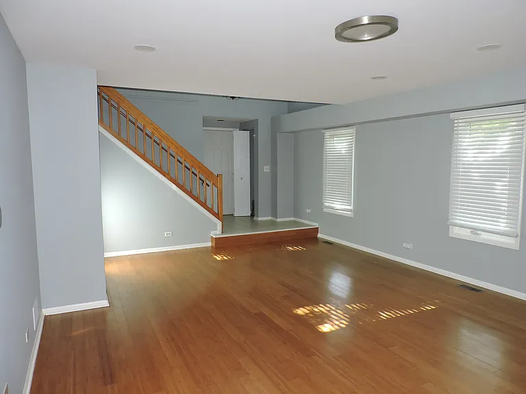 121 Hampton Ave — Photo 4
