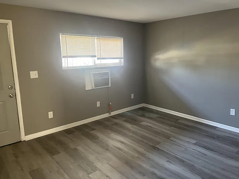 2958 Sullivant Ave — Photo 10