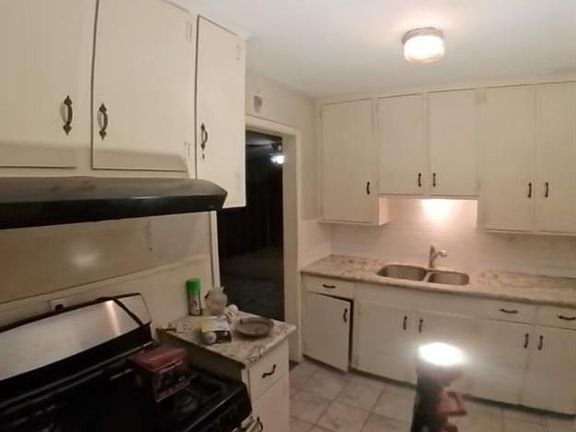 5th image of 1114 Main St