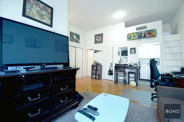Rented by Bond New York | media 26