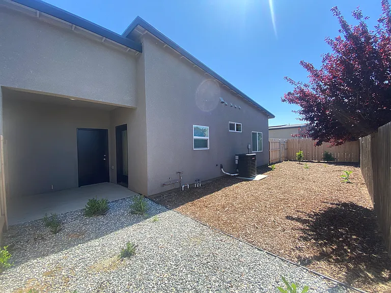 4106 E Kaweah Ave — Photo 12