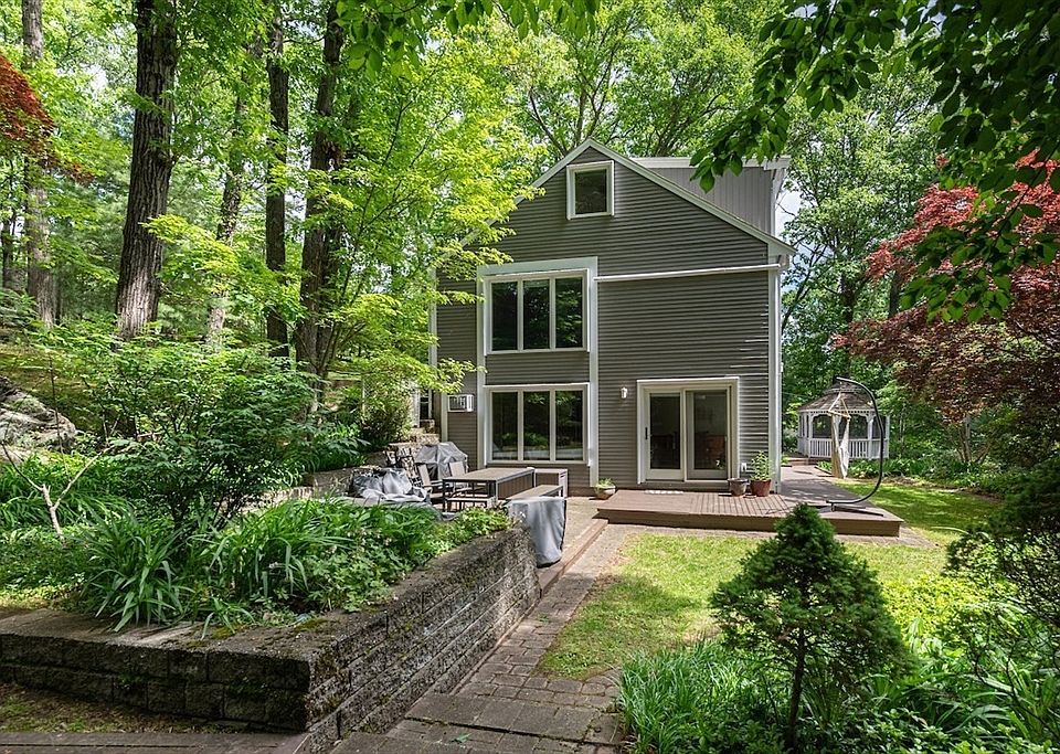 1st image of 11 Juniper Ridge Rd