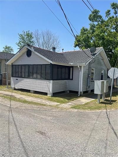 1st image of 4030 Velie St