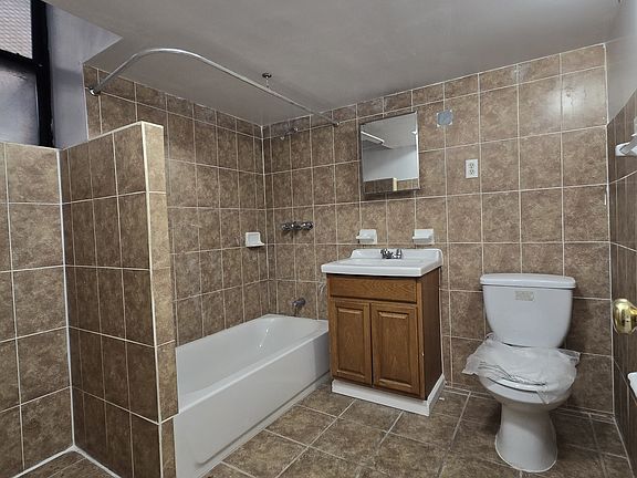 4th image of 3451 Giles Pl #W3