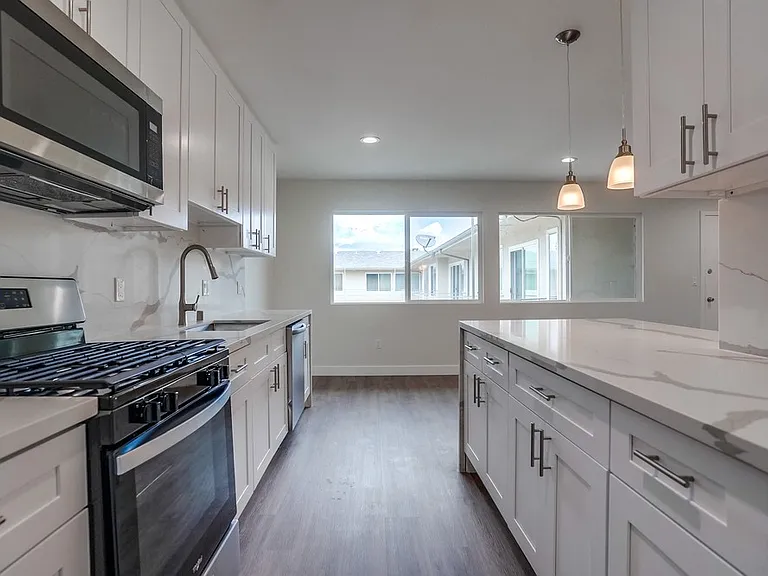 4045 Stevely Ave — Photo 15