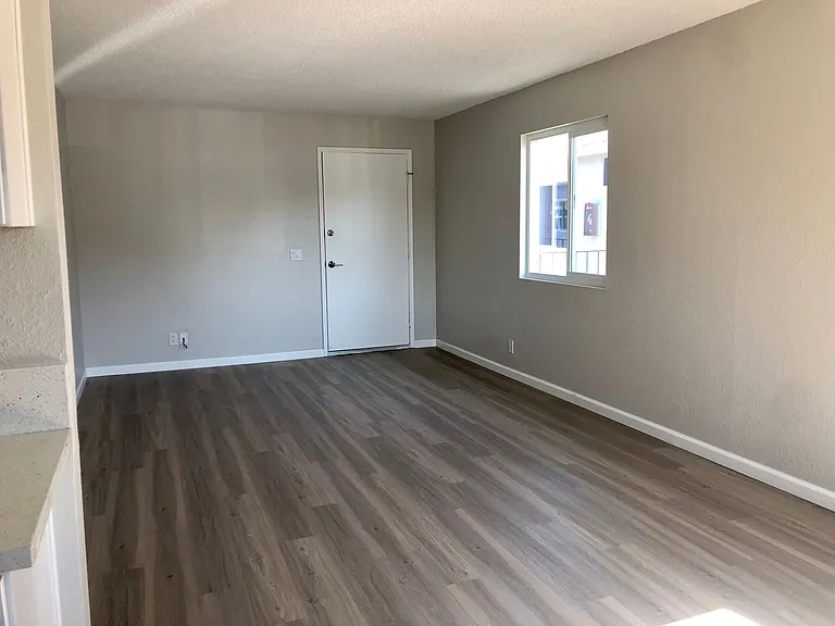 2231 Burroughs St — Photo 6