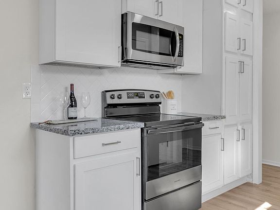 4th image of 2806 Heritage Bend Dr