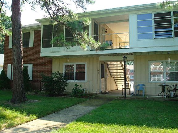 2nd image of 44 Cambridge Ct